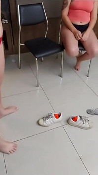 Lesbiană lesbiană înghite înghițirea fetelor de top