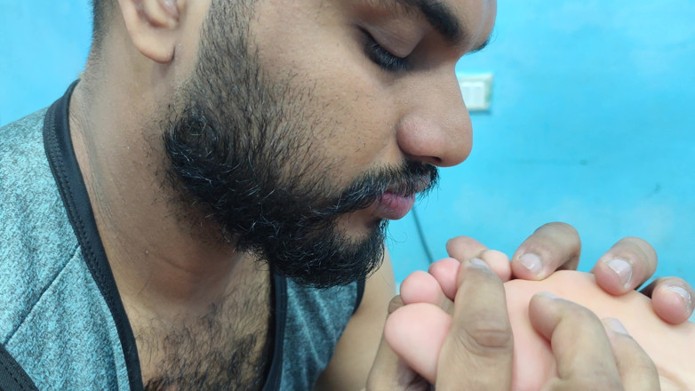 Vaishnavysharunraj: Füße lecken, romantik