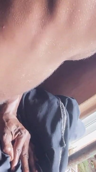 Ma grosse bite sent le gros cul de XVideos se serrer
