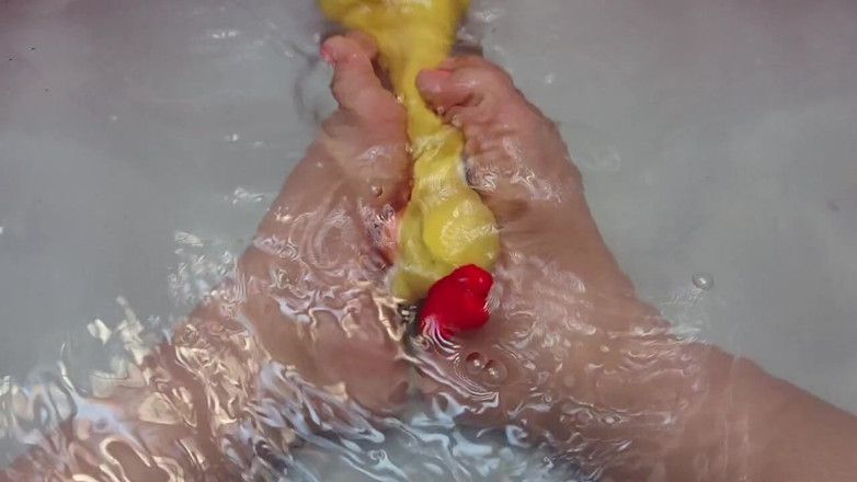 DanaDom20: Play with my feet