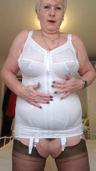 Home Made Corselette dan Mengusik Pepek