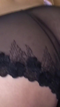 Gordinha Madura Brinca Com Seu Corpo Curvilíneo