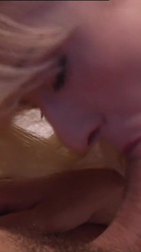 Blonďatá děvka byla spokojená, že má sex se svým šéfem