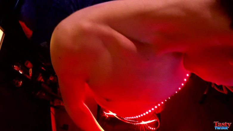 Tasty Twink: Trace'in içine boşalıyor!