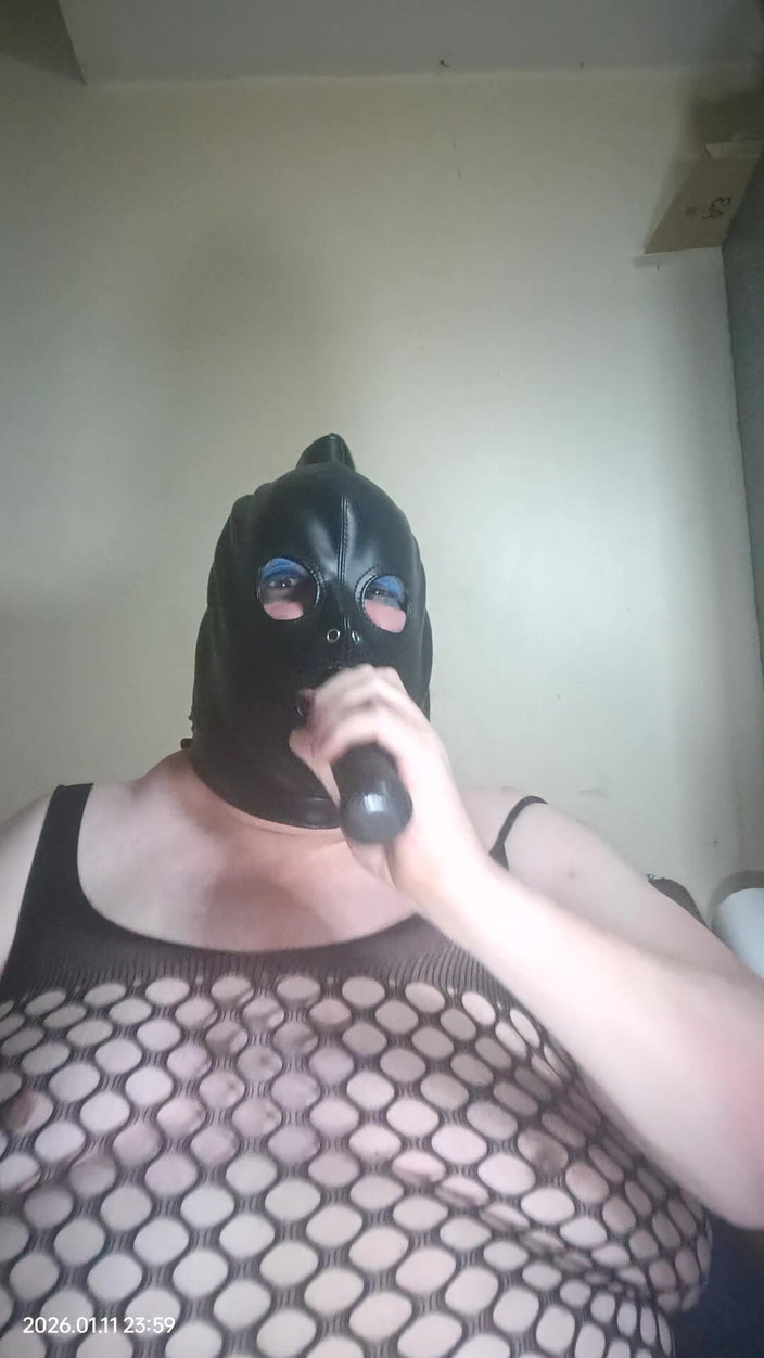 Stephanie-Nicole-TV: Bbw tv lagi asik nyepong dildo dan nyepong kontolnya pakai...