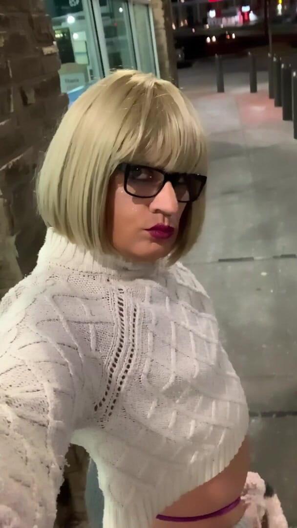 CindieLove: Fio dental no lenço quente sissy ts para exibicionista