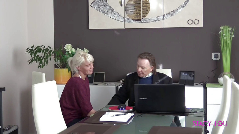 Pinkzilla Media: Погана дівчина на репетиторство