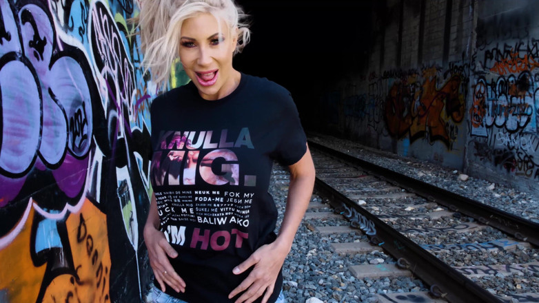 Stephanie Roberts: Puma Swede Deschide Cracks on the Tracks!