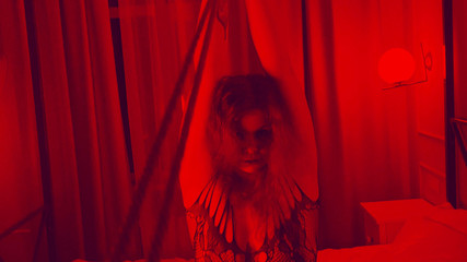 Nami Op: Služka ve dne, poslušný otrok v noci