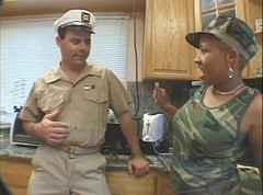 Outdoor pervs: BBW-armee-sergeant fickt kadetten