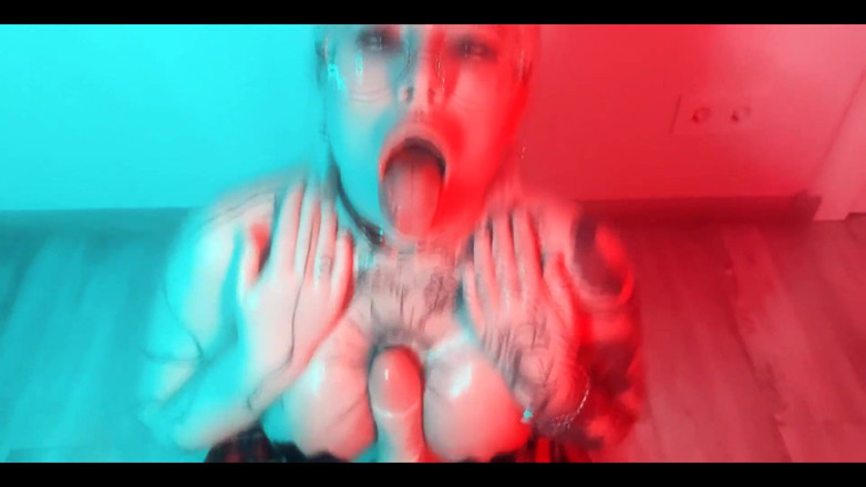 Peachgardens: Kouřím ptáka hluboko a masturbuji ho svými velkými prsy a...