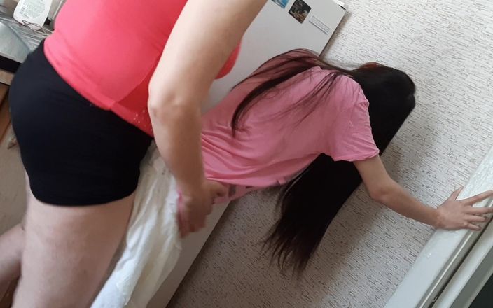 Lesbian-candys: Я трахнул домработницу, пока мои родители были в другой комнате