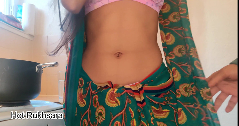 hot_rukhsara: 부엌 플랫폼에서 이웃과 불륜을 하고 하드코어하게 따먹히는 불만족스러운 소녀