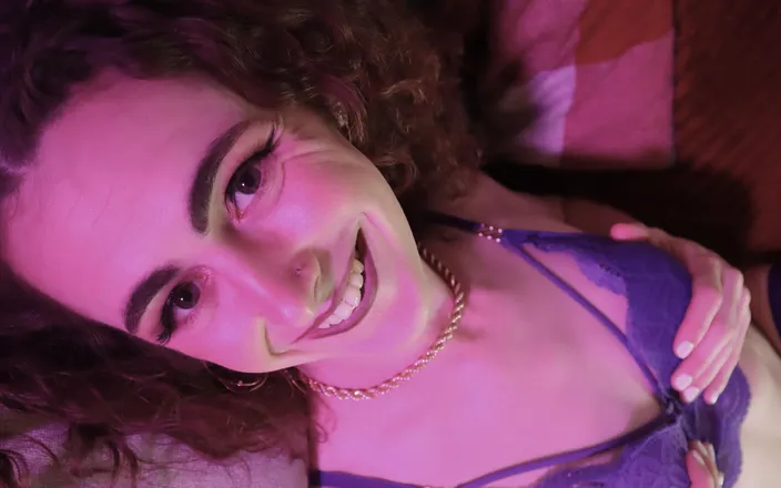 Red Heaven Media Transgender: Транс Cece Monroe приймає душ, а потім мастурбує!