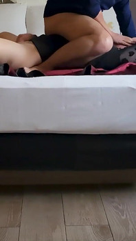 Curvă cu utilizare gratuită, ejaculare în cur (partea 2)