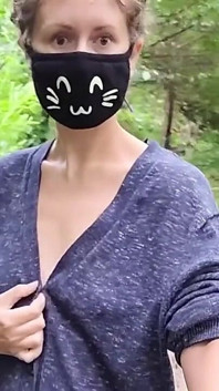 Postanowiłem wybrać się na spacer i nakręciłem dla ciebie wideo. Oczywiście mały deszcz mnie nie zatrzymał!