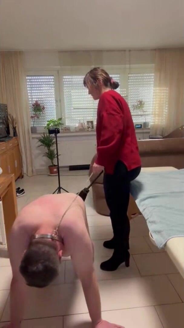 DomLadyMia: Domladymia-slaveofm Rote Striemen Für Den Sklaven Teil2