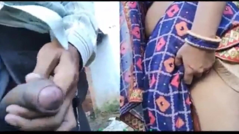 Kavita69: आउटडोर सेक्स भाभी की देवर द्वारा जंगल में खुली एरिया में चुदाई