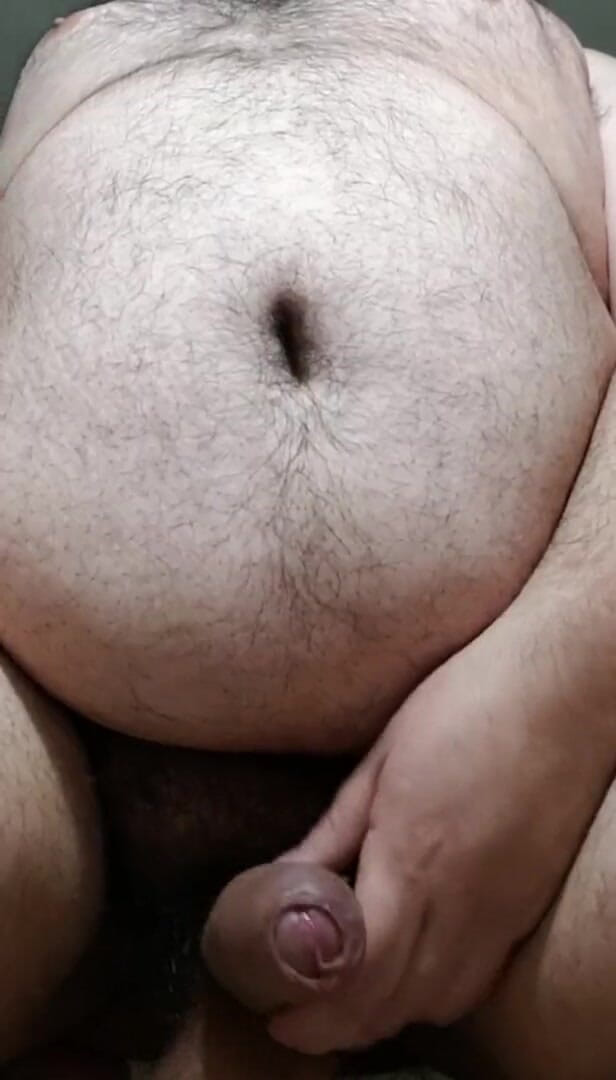 Chunky Belly Boy: Brincando com Barriga e Peitos