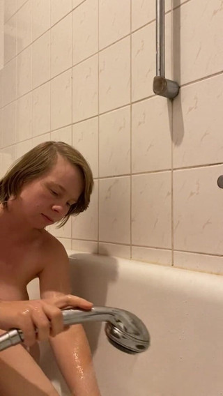 SweetLucy96: Kamera di bilik mandi