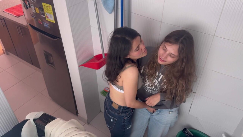 scarlettandc: Đồng tính nữ chết tiệt trong phòng quần áo