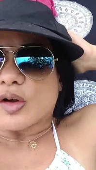 Walk on the Beach Encimtri a.wanker and Look at What Gave