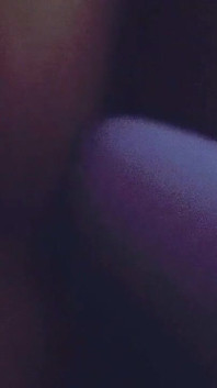 Joacă cu vibratorul noaptea târziu!!