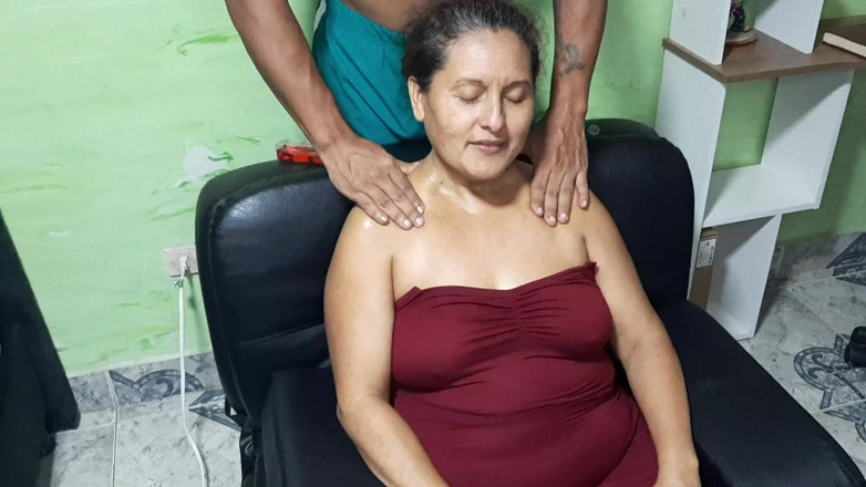 Victor y Natalia: Delicious Erotic Massage with This Sexy MILF