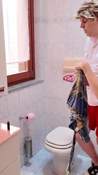 Ce faci? În loc de a mă ajuta cu rochie veți obține o pulă tare! Lasă-l pentru mama vitregă Nu e timpul să ne astepti la petrecere