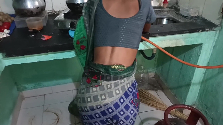 Raniki chut: Sister-in-law Was Cutting Papaya in the Kitchen and the Brother-in-law...