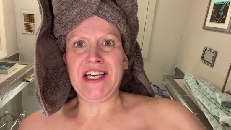 TabithaXXX: Jätte styvmamma - krymper slacker styvson 2 dyrkar hennes kropp
