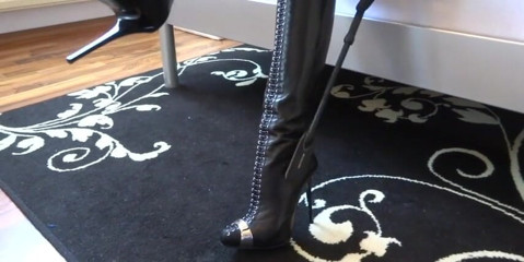 Lady Victoria Valente: POV. Leche para tus botas, dominatrix