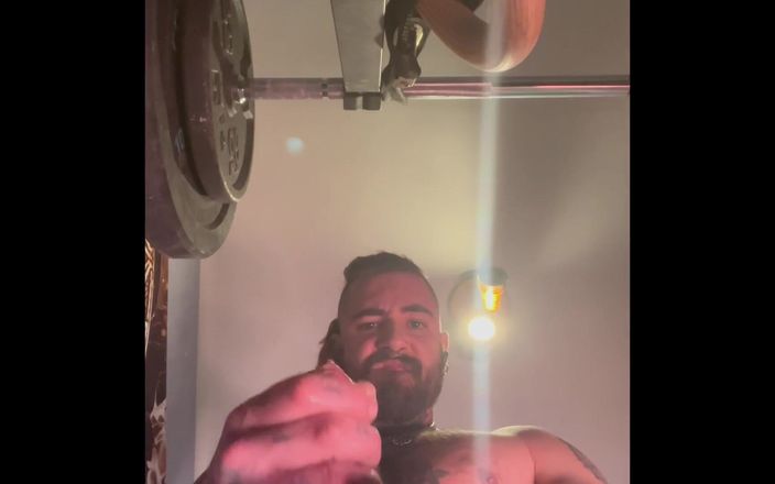 JackSpanish: Pria latin seksi ini pamer tubuh aduhainya di gym di...