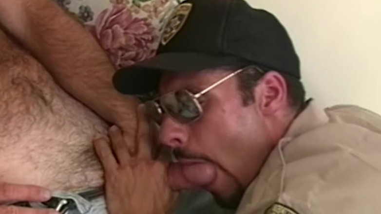 SEXUAL SIN GAY: Agentes anais 4_orgy de cena entre policiais e ursos que chupam...