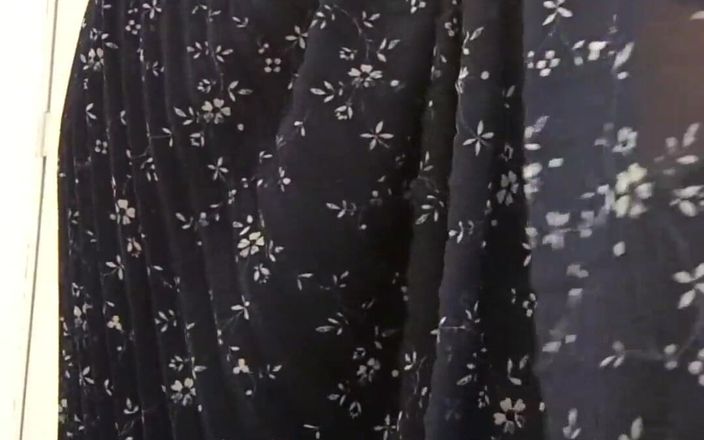 Kndy Kmille: 性感的nalgona在服装店自慰