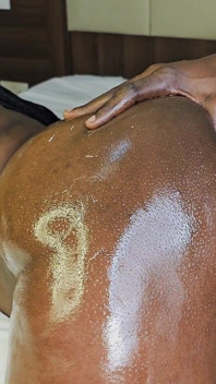 Bác sĩ đồng tính lưỡng tính 40 tuổi đã phá hủy mẹ kế của tôi
