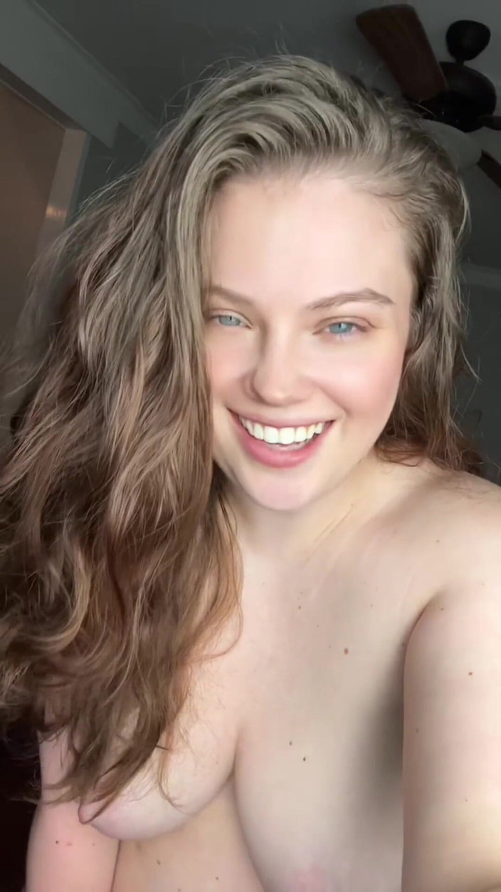 Dirtysecret: Femdom POV: Plivání a směje se malému ptákovi