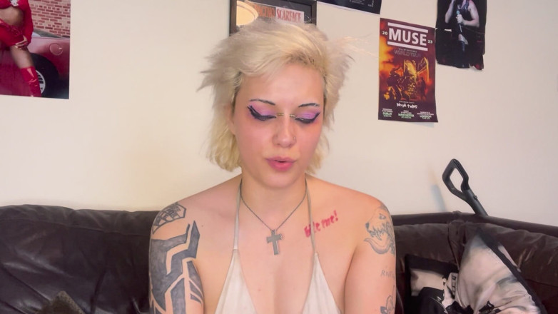 Glitterqueen1999: Üvey kız kardeşlerin intikamı