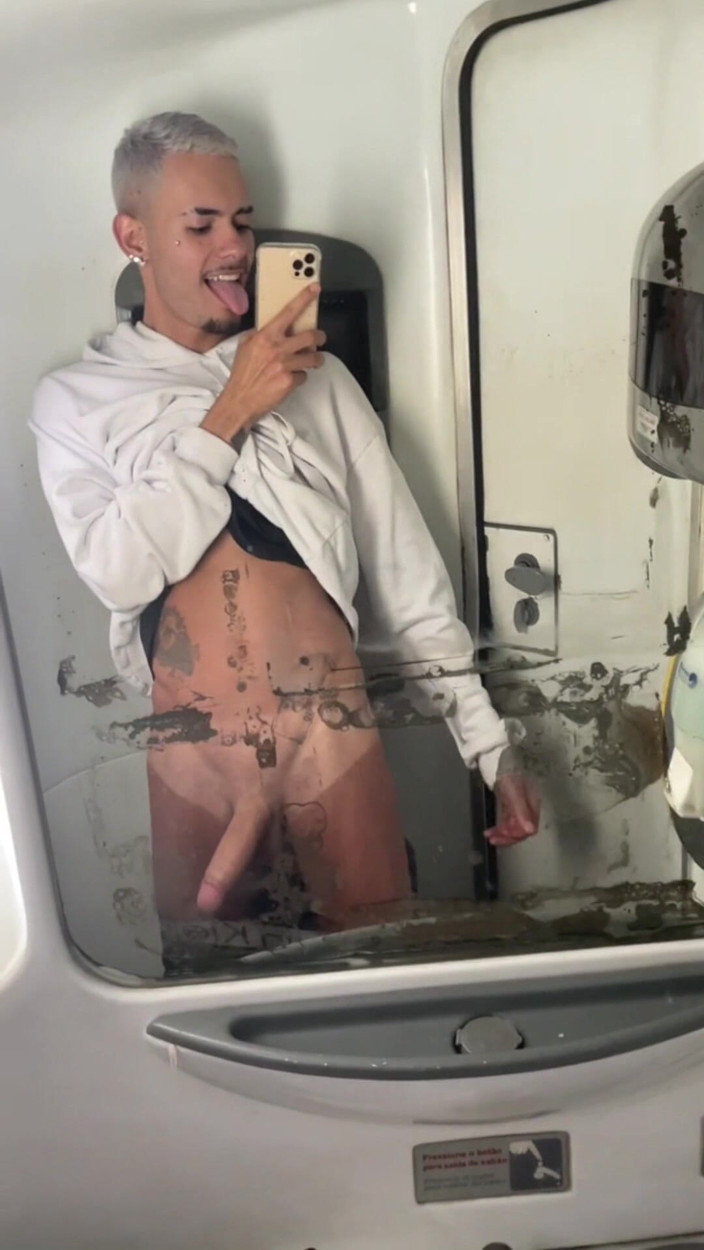 Heitor Bauman OFC: Do You Suck Me in the Bus Bathroom?