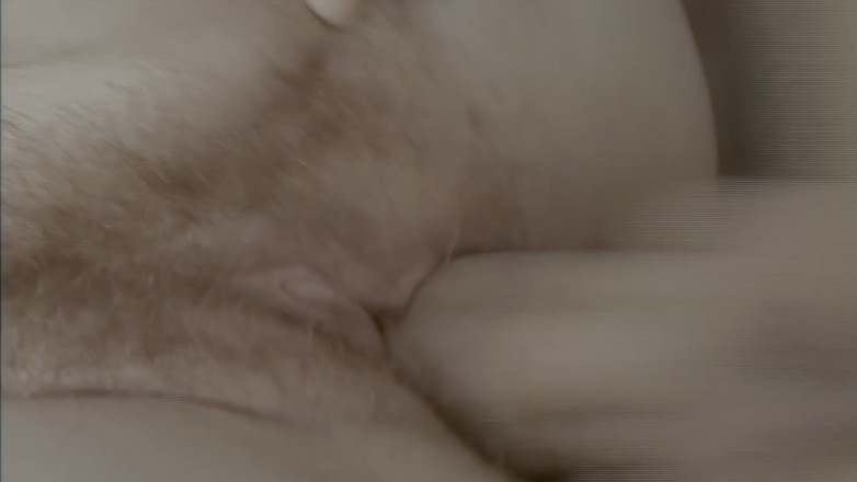 Inhonorof porn: Son Copain La Réveille, Puis Baise Sa Chatte Poilue Et...