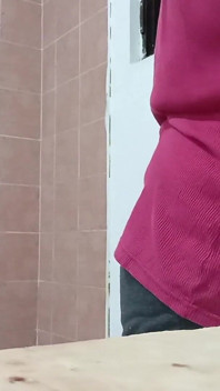 Mami bBW in der küche zeigt titten und tanga