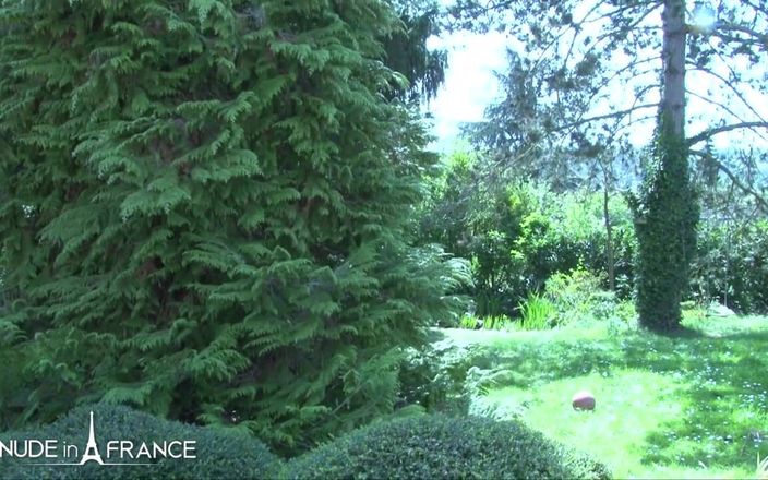 Nude in France: Deslumbrante dona loira com peitos grandes naturais é sodomizada para seu...