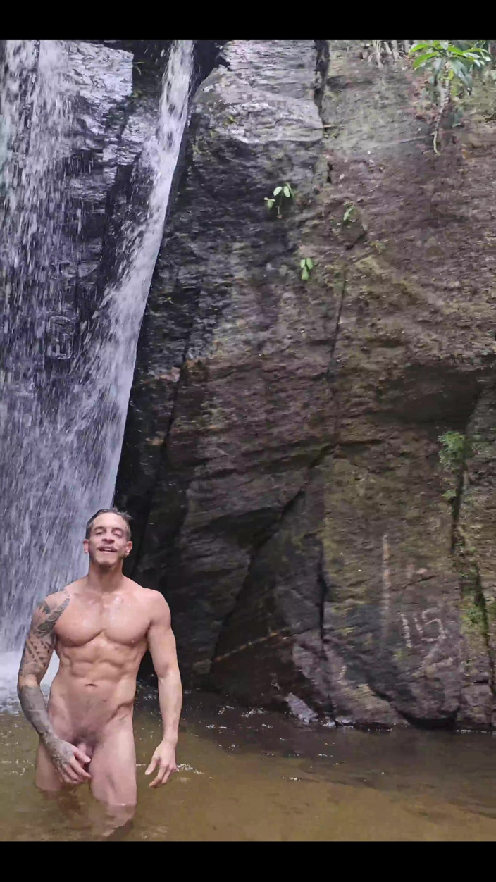 Dave Wikkinson: Photo Session in the Waterfall