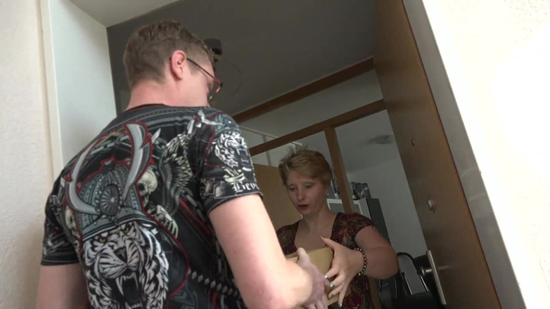 Swinger Friends Germany: わーい、ポルノの私の注文はついにここにあります