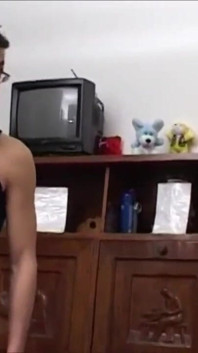 Cachonda milf consigue sus agujeros follados por pollas mojadas