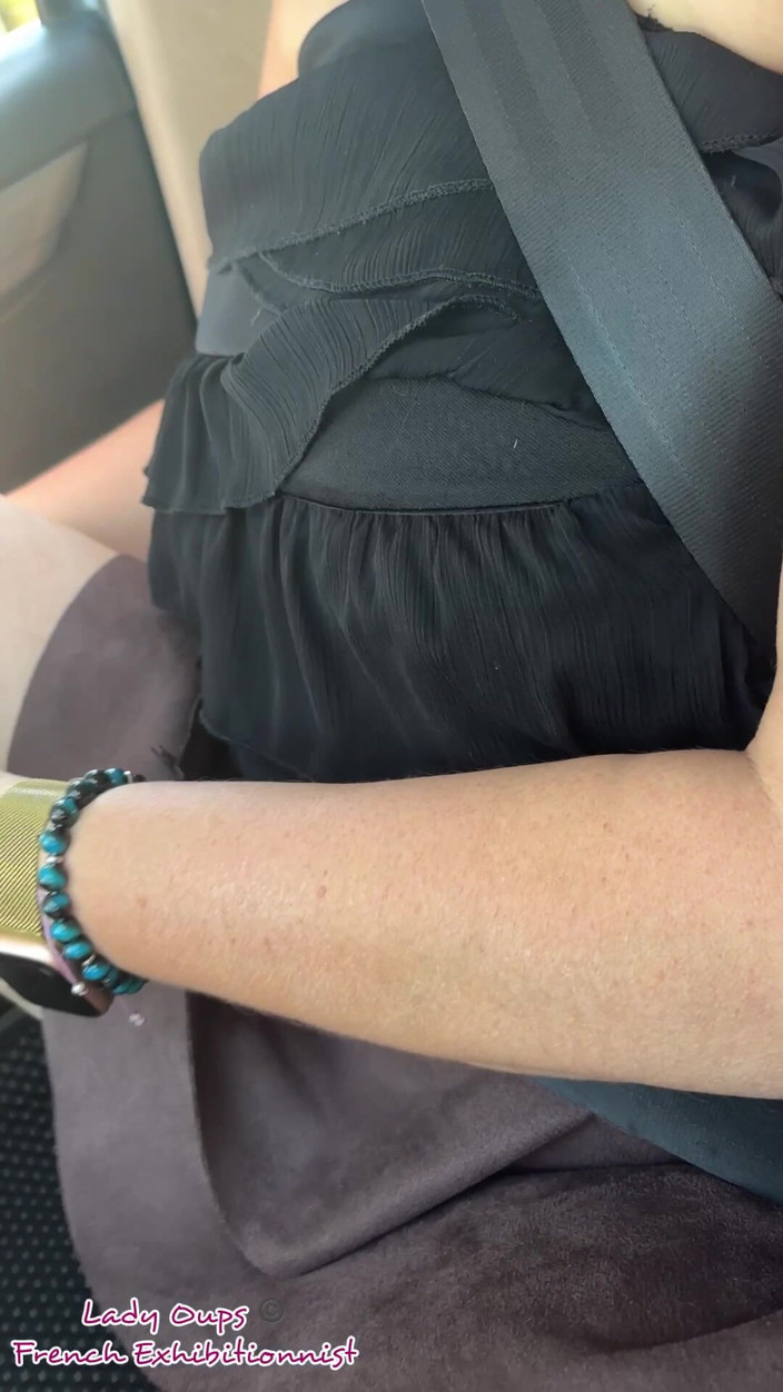 Lady Oups: Wife Slut Woman Fountain in Car