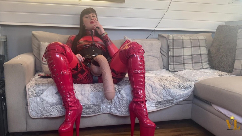 Vivienne l'Amour: Vivienne L'amour - Bullied Below Decks