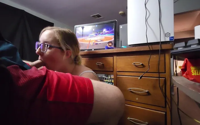 Mama_Foxx94: Computer Desk Blowjob Mama_foxx94