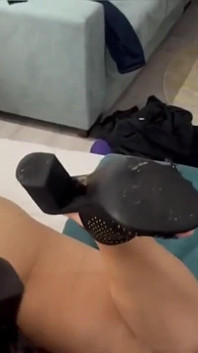 seksi adhovastr men bistar par letna meri gand ko kore maarna