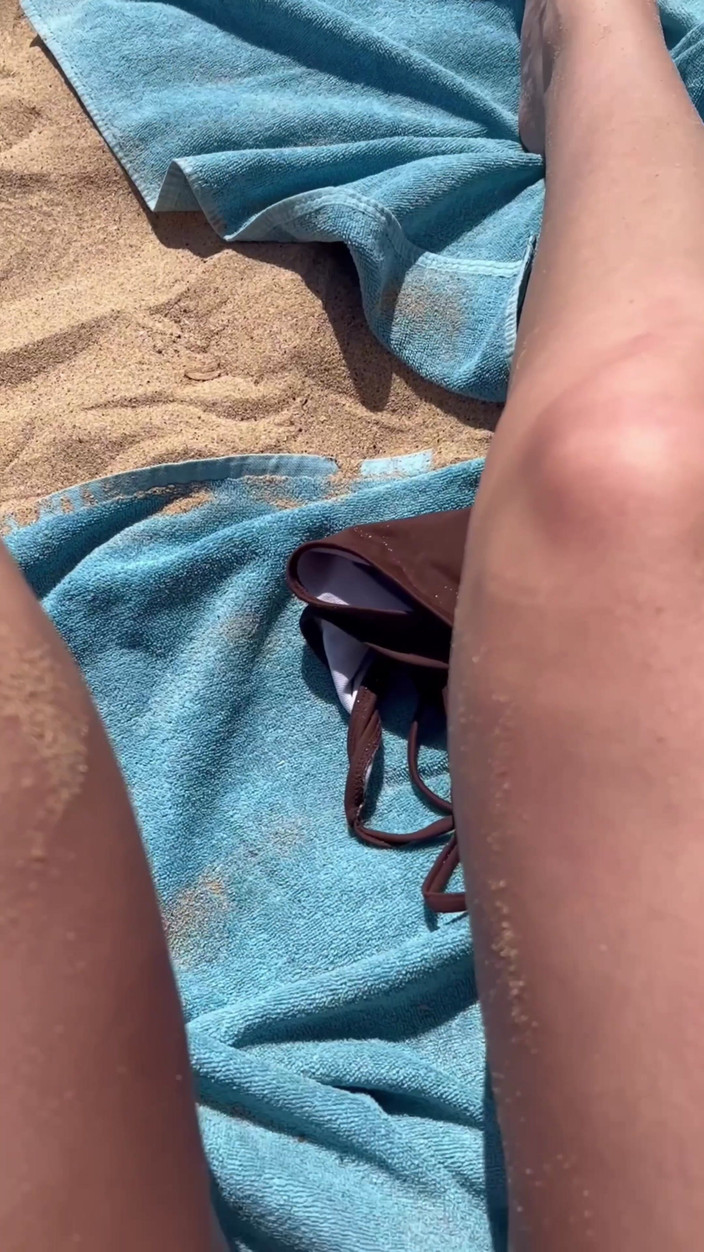 Emma Voyeur: Ragazza Senza Mutande Esibisce Figa E Tette Pubblica Compilazione